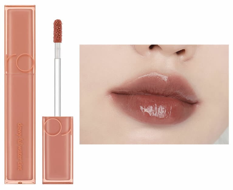 サラッと軽いフィット感で、ほのかなツヤとキレイな発色を長時間キープするティントリップ。深みのあるヌーディーなセピアヌードカラー。ロムアンド デュイフルウォーターティント #12 canyon 1,320円／韓国高麗人蔘社