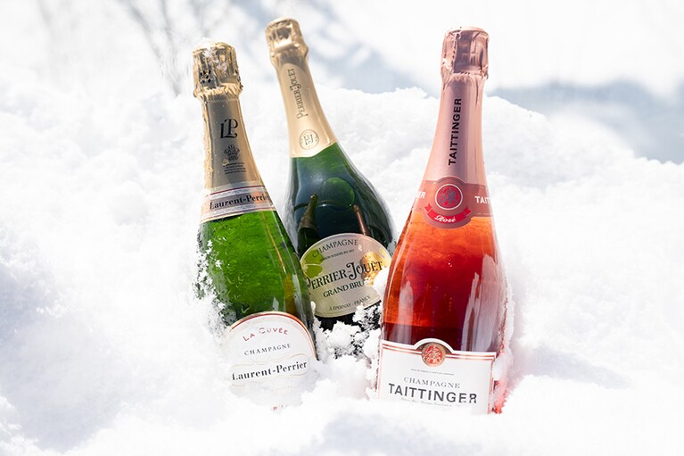 3月1日からは「絶景シャンパンテラス」がスタート。1杯1800円～（2024年3月31日まで）。