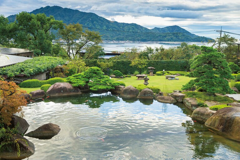 【庭園の宿 石亭】