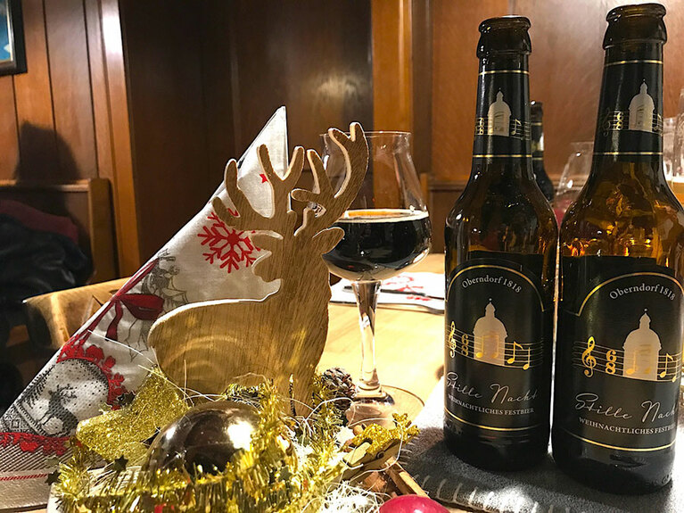 「きよしこの夜」の200年を祝って発売された黒ビール。なかなか苦味のきいたテイスト。