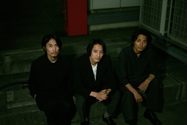 写真左から、林 知亜季監督、藤原季節さん、毎熊克哉さん。