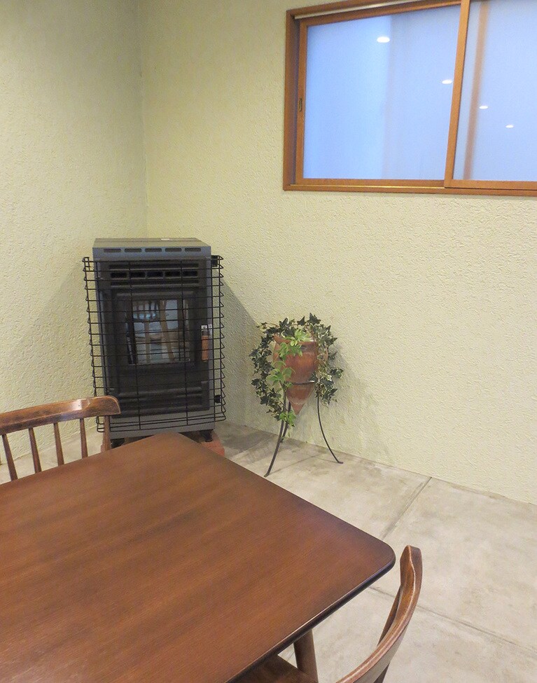 ペレットストーブありきでお店を造ったのだそう。冬でもとても暖か。