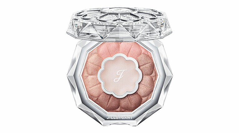 ピンクベージュの繊細な彩りで透明感のある眼差しに。ジルスチュアート ブルームクチュール アイズ 01　6,380円／ジルスチュアート ビューティ