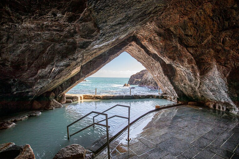 ホテル浦島［和歌山／南紀勝浦温泉］大洞窟風呂 忘帰洞。