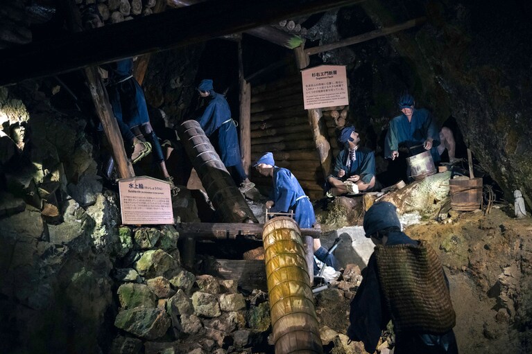 俳優・山田杏奈さんといく、世界遺産の島・佐渡島。雪景色の北沢浮遊選鉱場は神秘的な風景【通いたくなる島、佐渡】