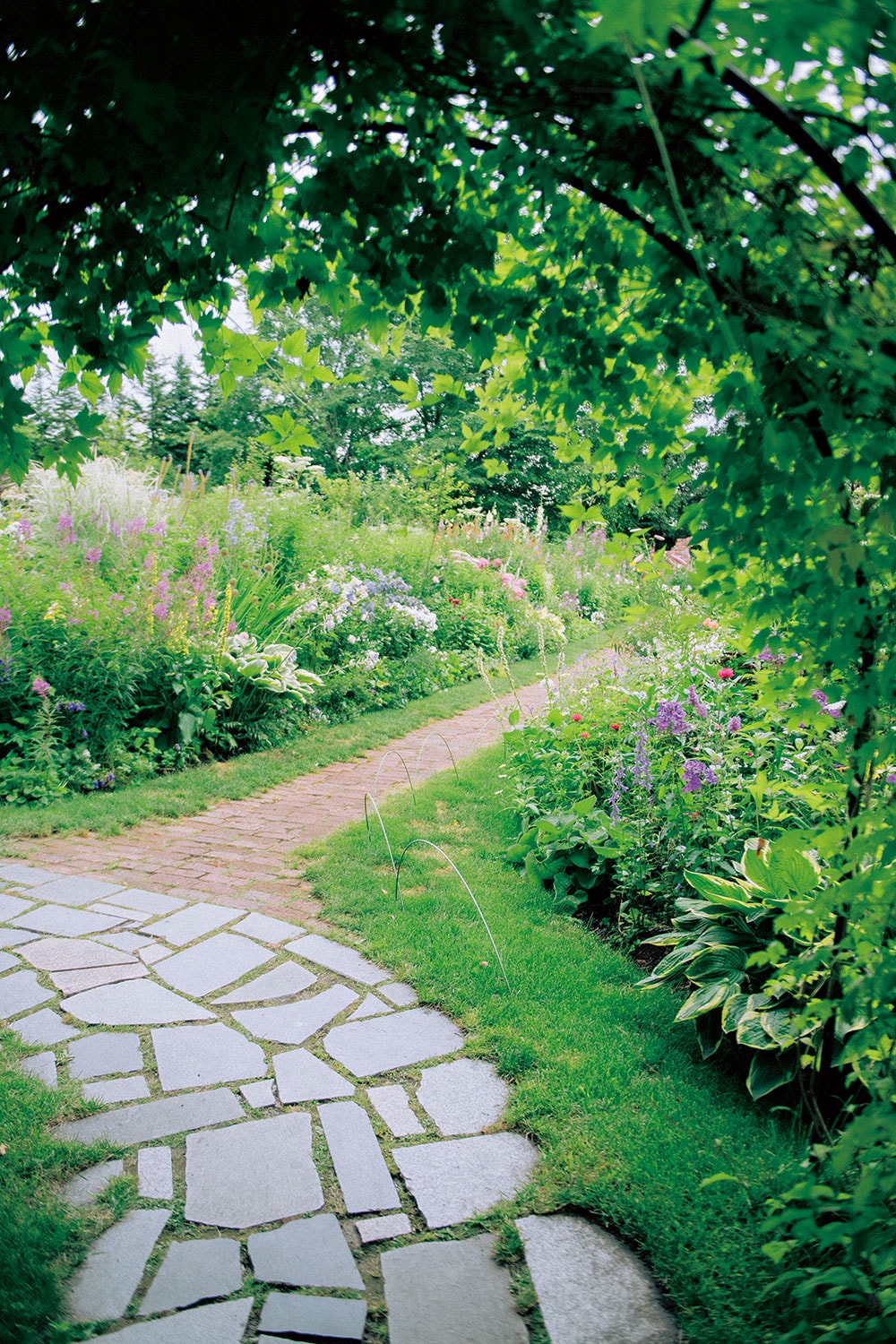 北海道】来訪者を癒すガーデン 風が心地よい、心づくしの庭園 | 大地の