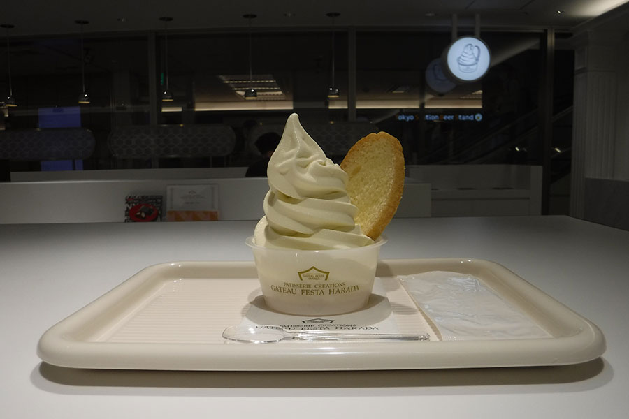 ソフトクリーム・デ・ロワ400円／ガトーフェスタ ハラダ