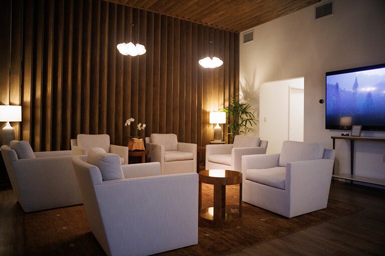 ホノルル空港のラナイ・エア専用ロビー。