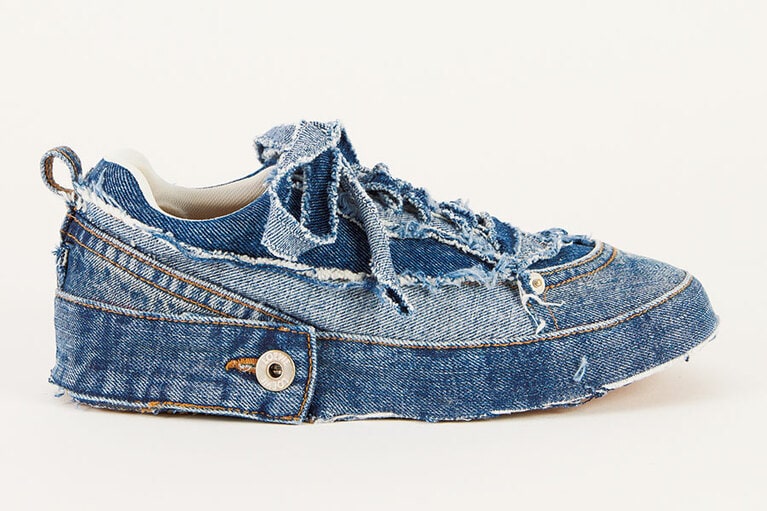 スニーカー 152,900円／ロエベ(ロエベ ジャパン クライアントサービス)