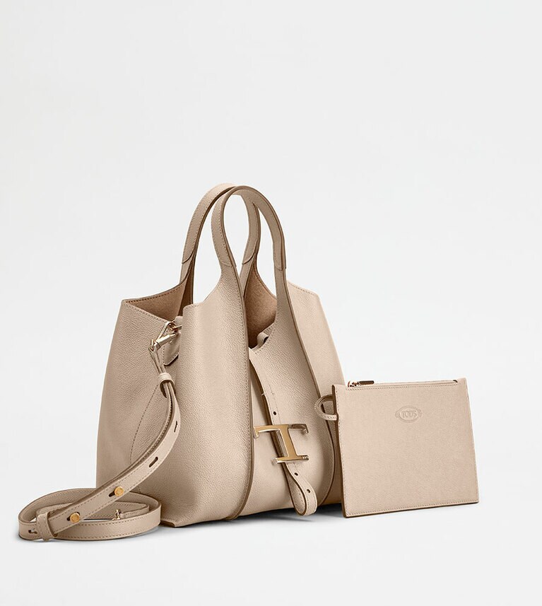 W23×H19.5×D12cm 185,900円。