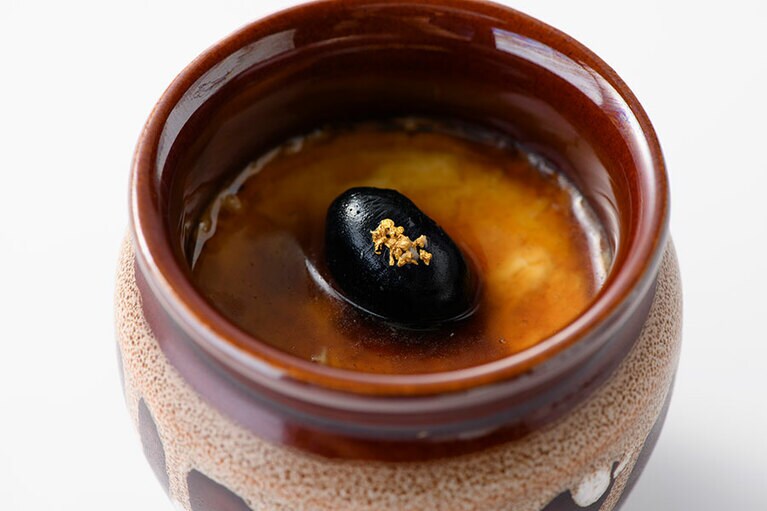 【岐阜】日本料理 上見屋の「美濃焼ミニ壺入り 岐阜プリン」。