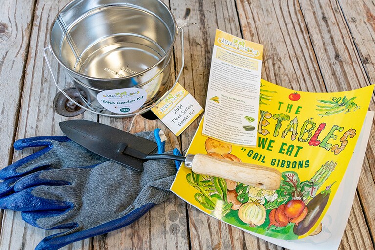 子供たちに土や食べ物に興味を持ってもらうためのガーデンキット。