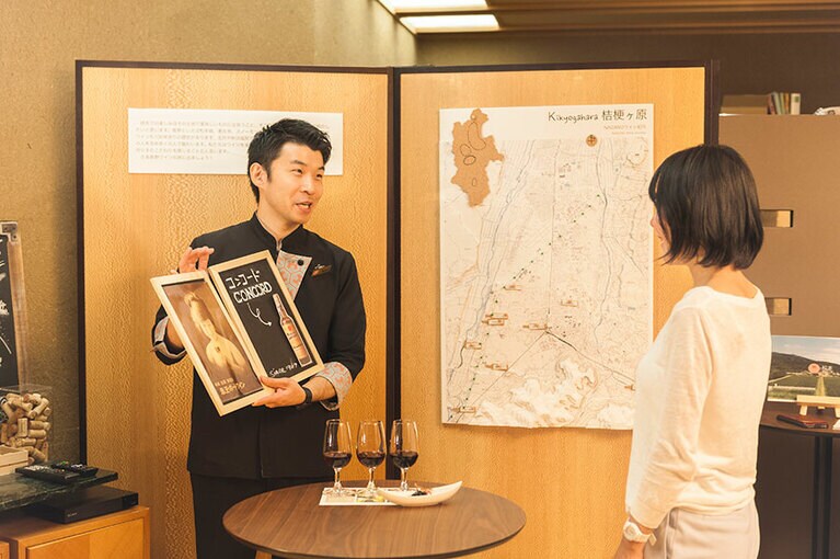 地図やムービーを使って分かりやすく解説してくれる。