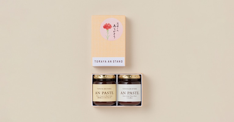 【母の日シール付】あんペースト 2入（こしあん・黒砂糖とメープルシロップ）2,376円。※包装紙はなし。シールは箱に直接貼られる