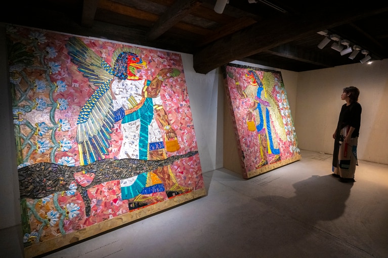 マイケル・ラコウィッツ（Michael Rakowitz）の作品が展示されている梅村商店では、アーティストが滞在中に一緒に開発したマイケルのルーツであるイラクと和食の融合したメニューも楽しめる。