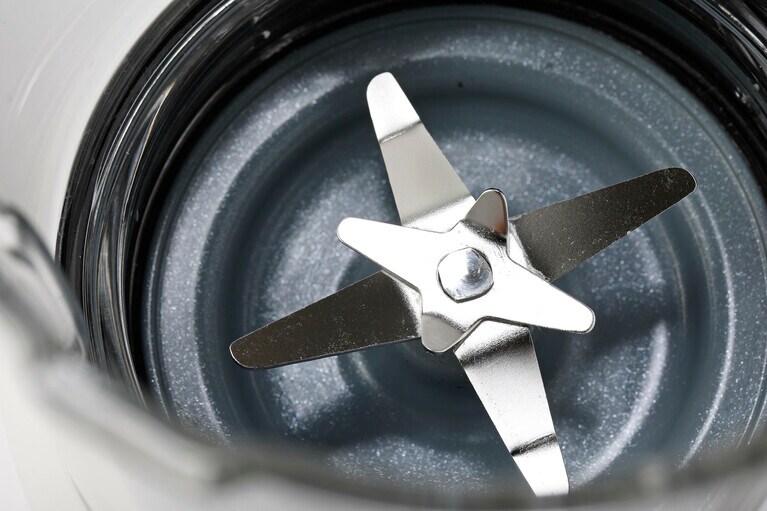 独自形状の8枚刃を搭載しているからパワフルな粉砕力。