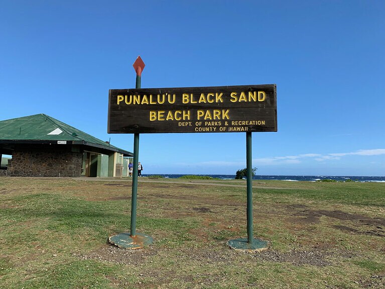 プナルウ ブラックサンドビーチ パーク。