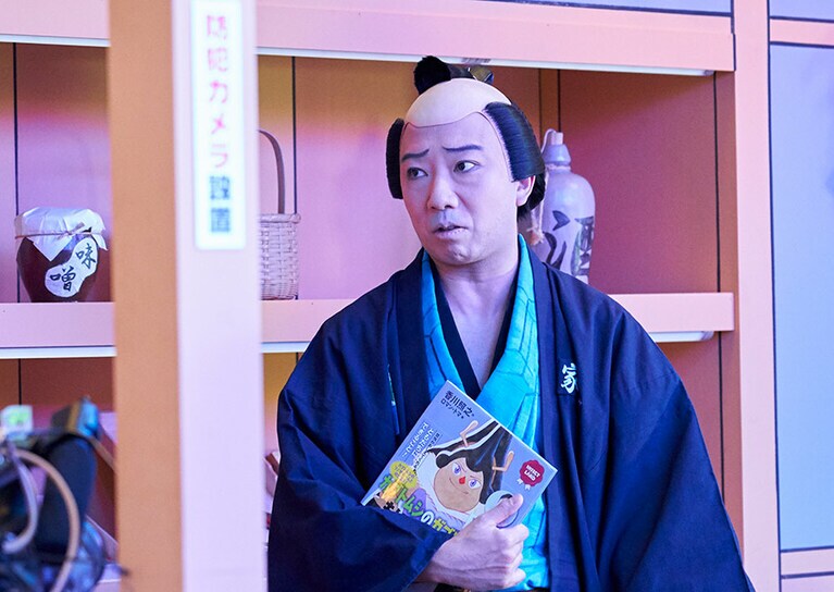 笑いに包まれながらも物語は思いがけない展開に。