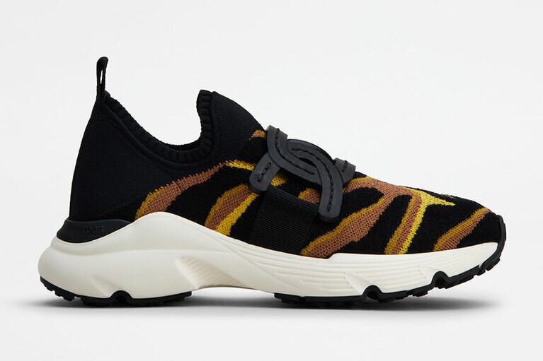 トッズ ケイト スニーカー H4cm 94,600円。