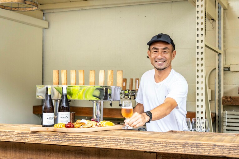 「マノア・ハニー＆ミード」のオーナー、埋橋幸広さん。ナイスな人柄でノリのよいハワイの大阪人。とても楽しい人だった。