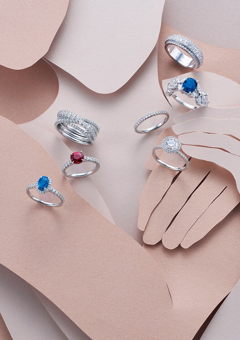 CARTIER〈左3点：上から〉「エタンセル ドゥ カルティエ」(WG×DIA) 1,887,600円、「ソリテール 1895」(PT×DIA×ルビー) 4,880,920円、「カルティエ デスティネ」(PT×DIA×サファイア) 2,331,780円／すべてカルティエ(カルティエ カスタマー サービスセンター)
PIAGET〈右3点：上から〉「ポセション」(WG×DIA) 1,751,200円、「ピアジェ トレジャー」(WG×DIA×サファイア) 11,616,000円、「ライムライト」(PT×DIA) 281,600円、「ピアジェ パッション」(WG×DIA×センターDIA 約1.02ct) 3,058,000円／すべてピアジェ(ピアジェ コンタクトセンター)