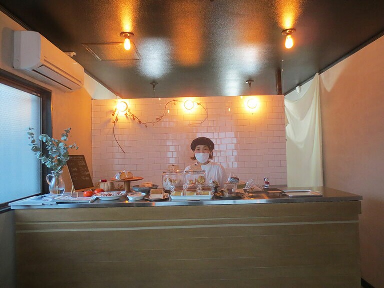 店主のやまだまりさん。