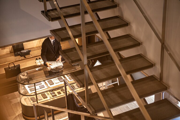 店内の階段を抜けた先にその場所はある。