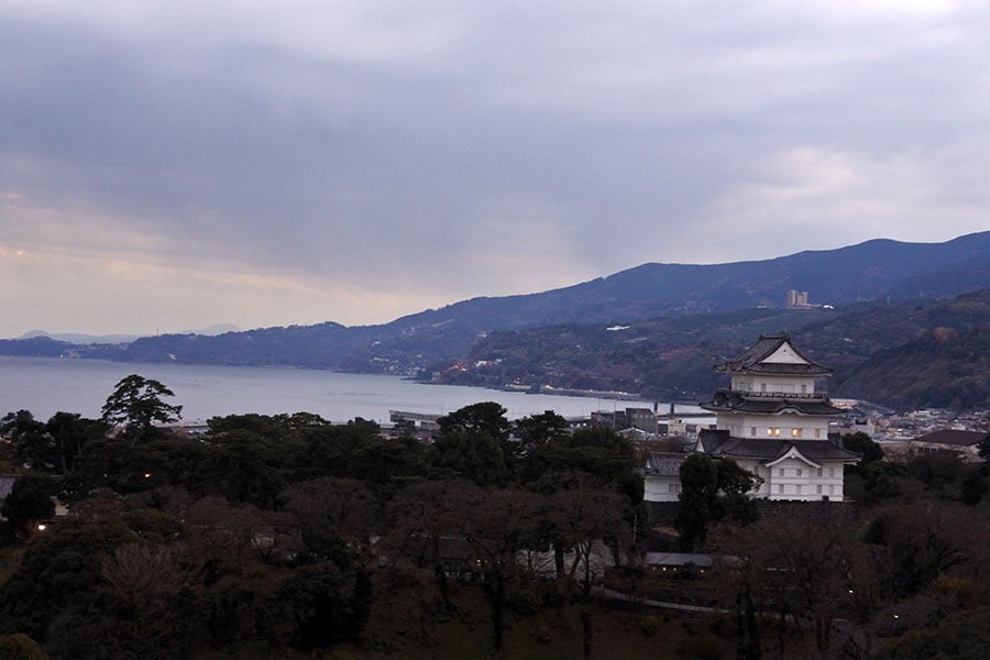 小田原城と相模湾。歴史と地勢が結びつき、美味しいものが今に伝わるお土地柄。