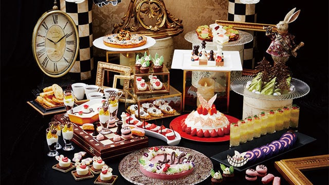 デザートプレート不思議な国のアリスD再販 東西ふたつのホテルで楽しめる 『不思議の国のアリス』の夢の世界