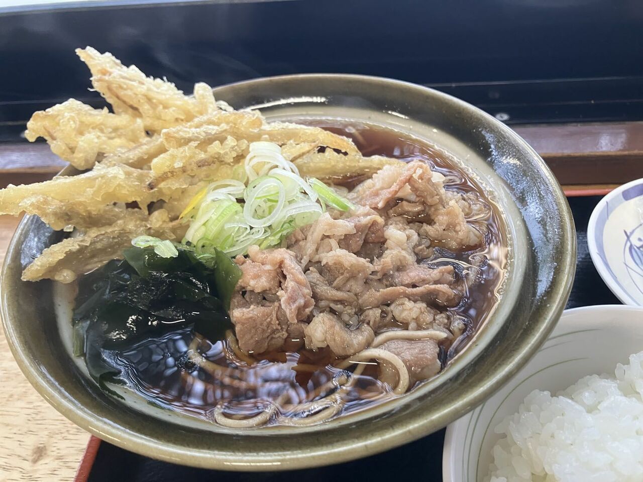 美しい「肉ごぼうそば」