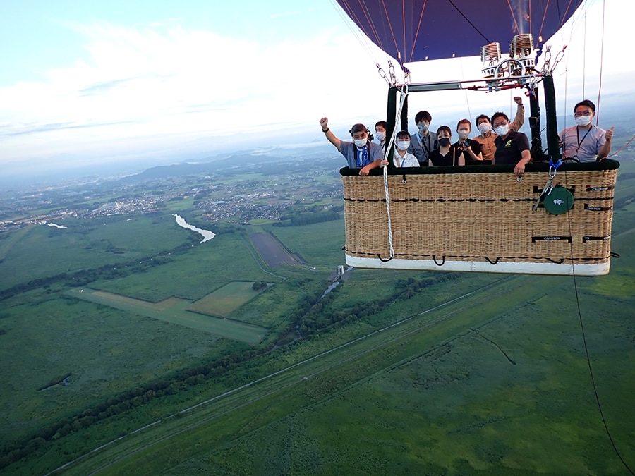 上空での記念撮影のサービスもあります。Photo: Japan Baloon Service