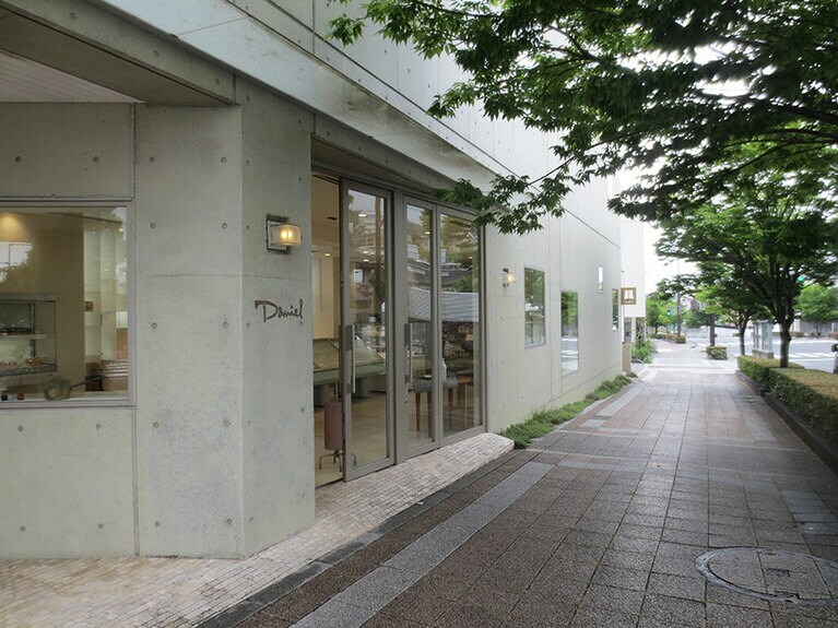 ダニエル本店の外観。