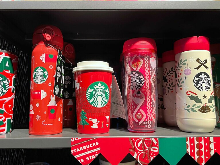 クリスマスカラーってどうして見ているだけで心が躍るのでしょうか。