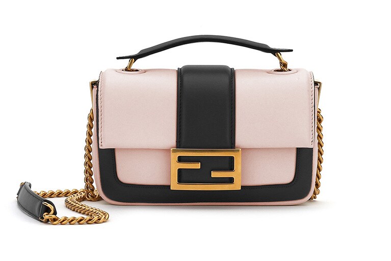 「バゲット チェーン」(スモール、H11.5×W19×D4cm) 231,000円／フェンディ(フェンディ ジャパン)