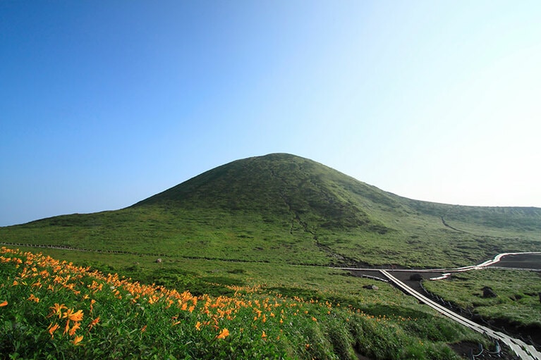 秋田駒ヶ岳。写真提供＝アフロ