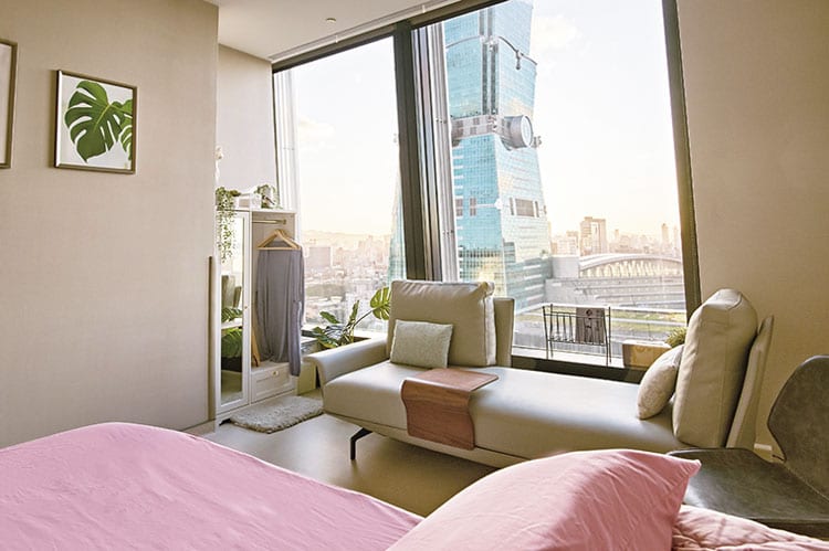 台北101隣の高層ビルに広がる1,000坪以上の大空間。安全面や空調管理も台湾トップ水準。10名の医師のほか、心理カウンセラーらも在籍。ワンストップの治療を提供する政府認可の国際医療機関。