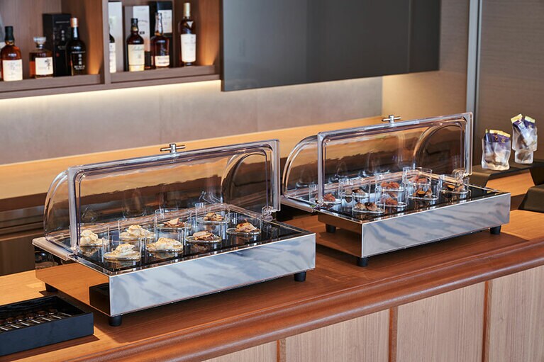 最上級の旅館リゾート「熱海・伊豆山 佳ら久」では大切な人と落ち着いたひとときを過ごすことができる。