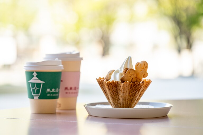 展示とコラボした「HANIWAソフトクリーム」550円。販売は6月2日（月）まで。