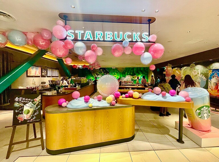 渋谷パルコ店が華やかな雰囲気に。
