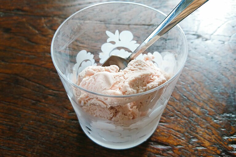 濃いあまおう苺アイスクリーム 289円。