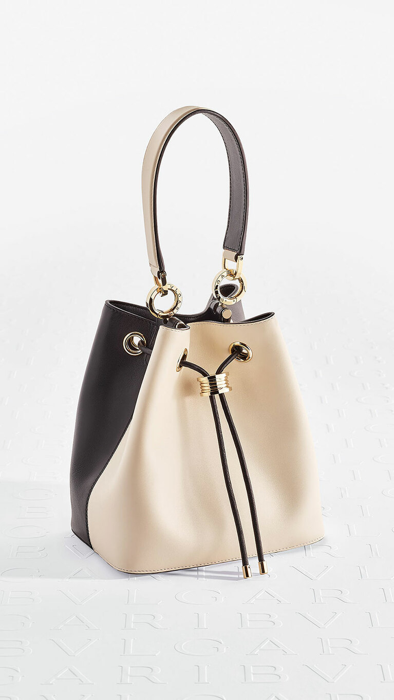 「ビー・ゼロワン」カーフ、ホワイトアゲート 260,000円。