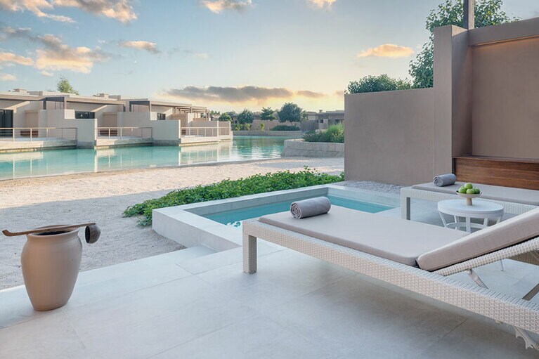 “セレニティ グランド・デラックス”の客室。