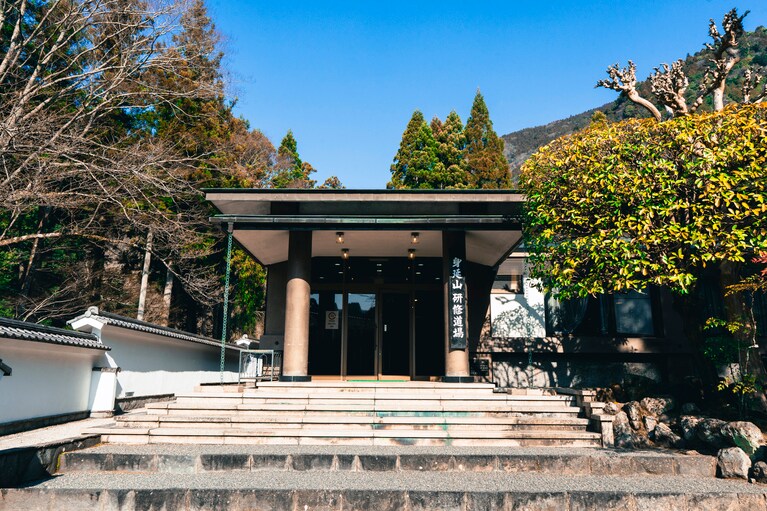 身延山の施設のひとつ、研修道場。