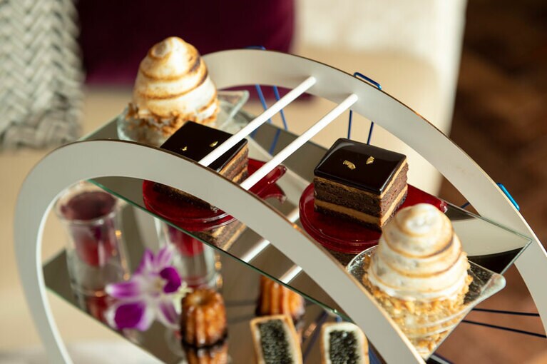 伝統的なスイーツを現代風にアレンジしたスイーツが並ぶ。