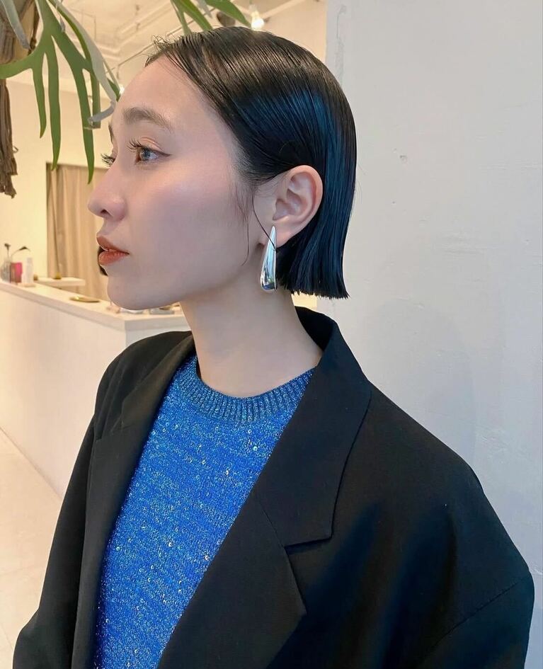 シャープさが際立つミニマルボブ。