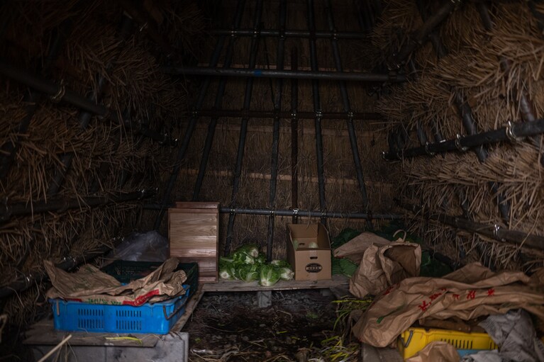 室内は温度2度前後、湿度90％以上という低温・高湿度をキープするため、保存する食材へ与えるストレスが抑えられます。