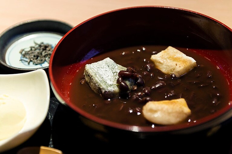 「イタリアンバール ピエーノ」にて。ぜんざいは950円。