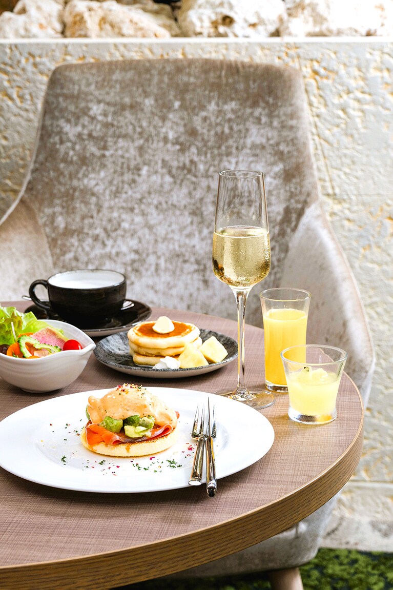 クラブラウンジの朝食はセミブッフェスタイル。注文を受けてから作る日替わりの卵料理も好評。