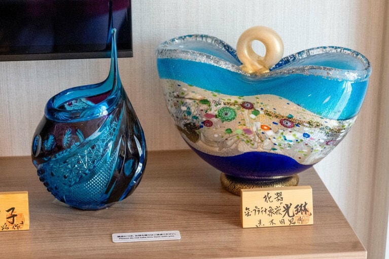 ガラス作品「光琳」。揺れの心配がないから、ガラスの調度品も大丈夫なのです。