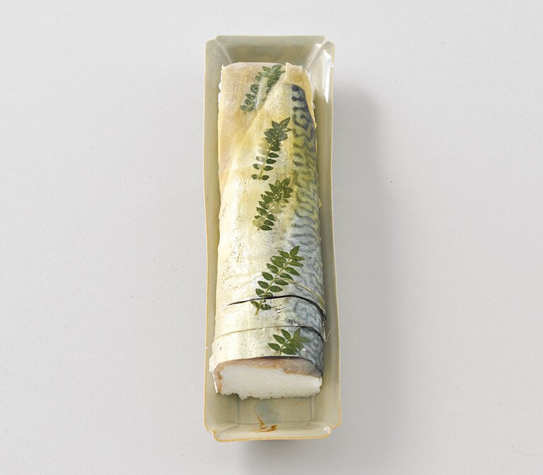 満寿形屋の「極上鯖姿寿司」1本(約1kg) 6,000円(税込)。